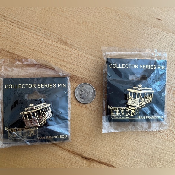 🔥2 Vintage San Francisco Hat Pins Street Cable Car Trolley Lapel Jacket Gold - Picture 3 of 3